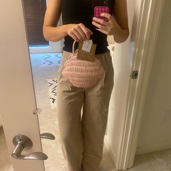 Pink clamshell wicker purse 🐚 - Picture 7 of 8